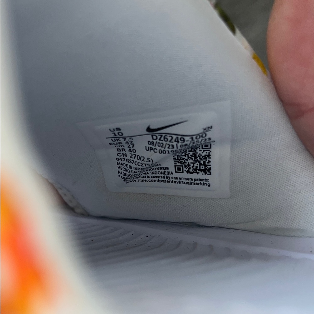 Nike White Floral Slides with Gold Logo - Picture 2 of 4